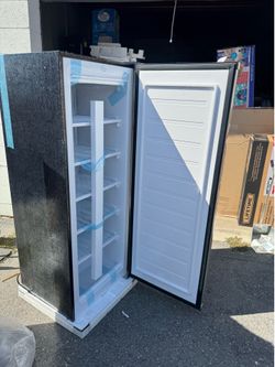 Congelador nuevo solo pequeño golpe puerta