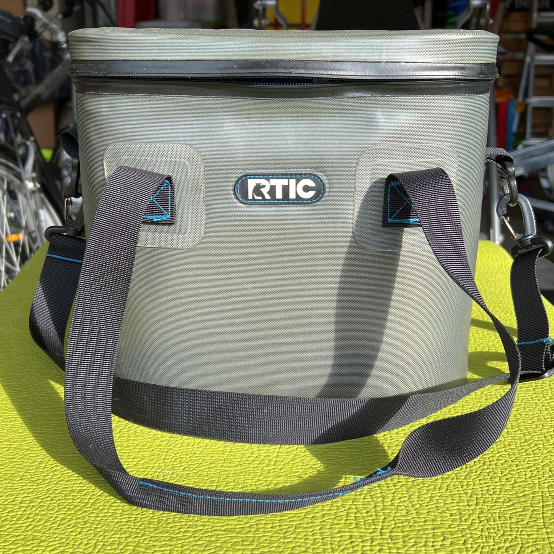 RTIC Soft Cooler Lunchbox