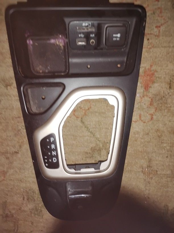 202@ Jeep Cherokee Limited Center Console Inverted W Accys