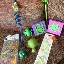 Small Lot Of Frogs And Turtle