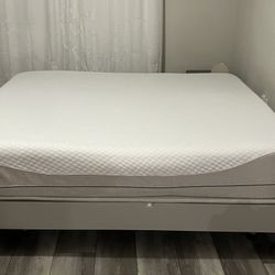Sleep Number iLE King Bed — Less Than 1 Year Old