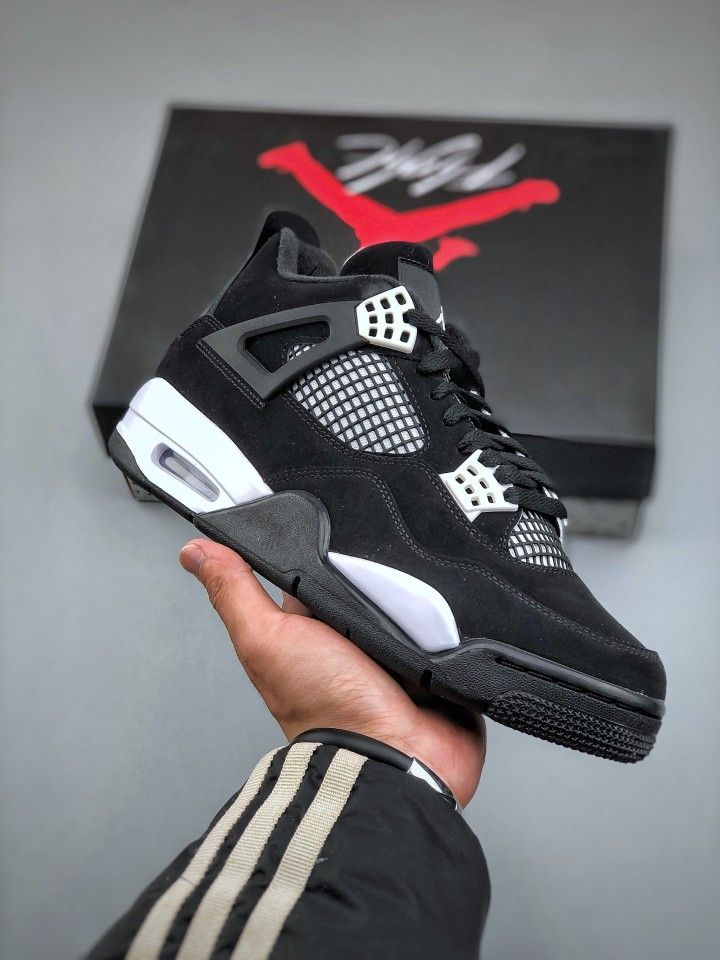 Air Jordan 4 Retro “White Thunder”