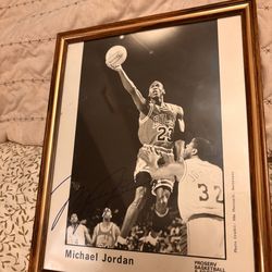 Micheal Jordan auto graphed signed picture framed