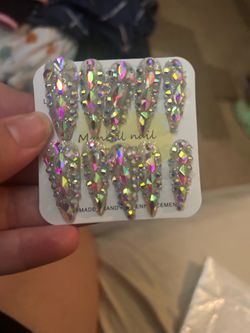 Press on nails