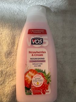 V05 Strawberries and Cream conditioner