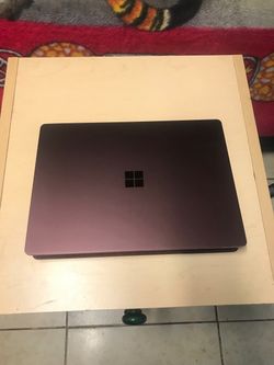 Microsoft Surface laptop i5 processor 7th Gen 256gb SSD 8gb Ram window 10 come with surface dock station with power supply
