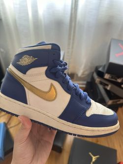 Retro 1 Gold Metal