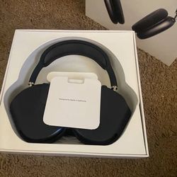 AirPods Maxes