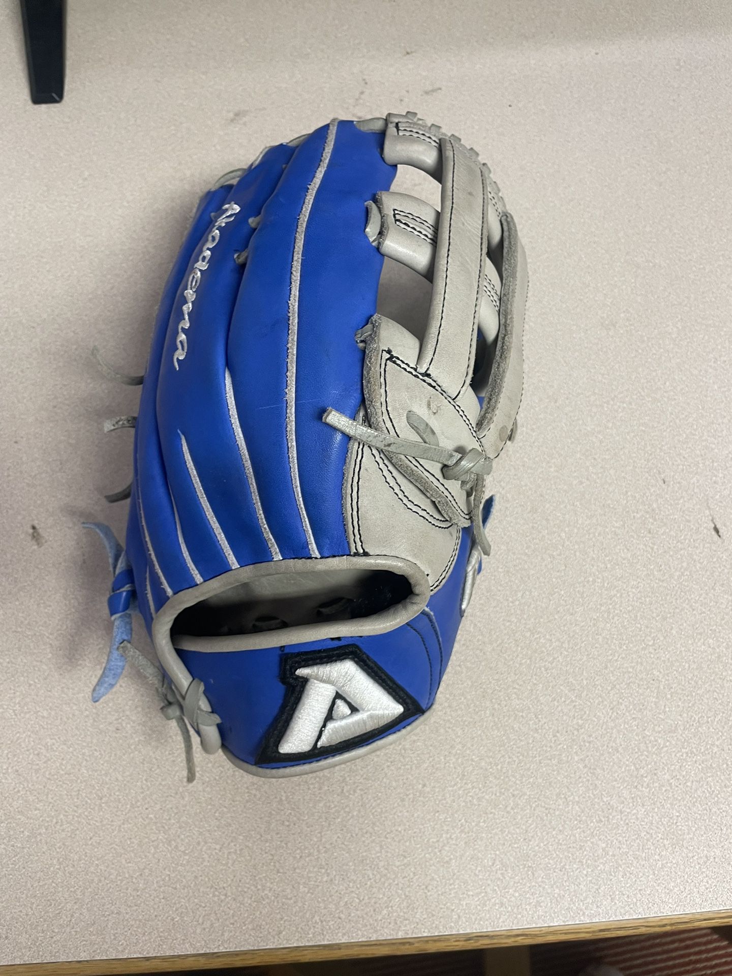13 Inch Akadema Outfield Baseball Glove