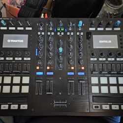 Traktor Kontrol S8