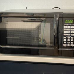 Hamilton Beach Microwave 1000W – Good Condition