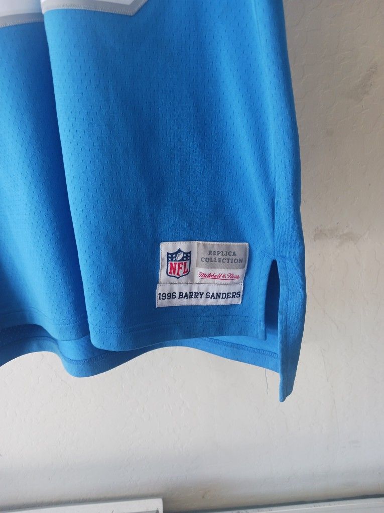 Barry Sanders jersey (like New) Size: Medium for Sale in Rochester, MN -  OfferUp