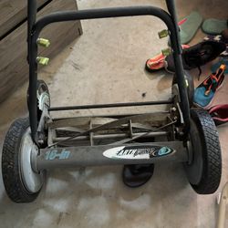 Manual lawn mower