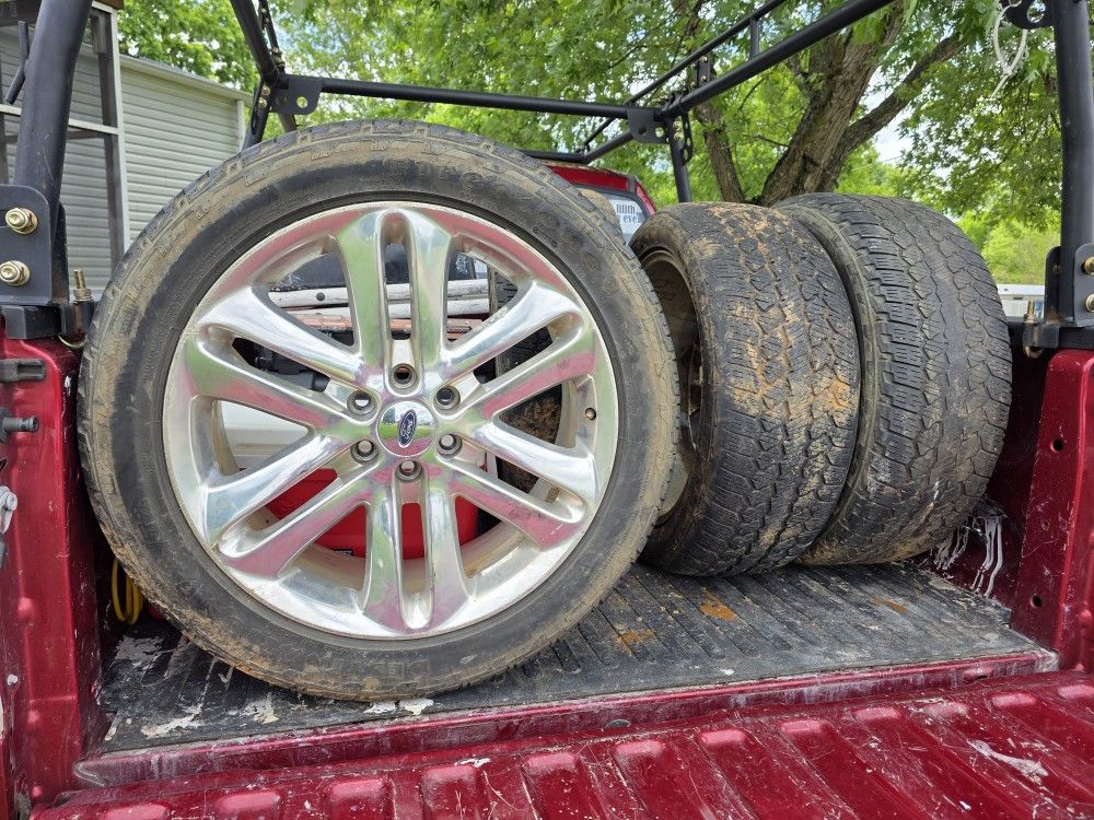 285/45R22 Chrome