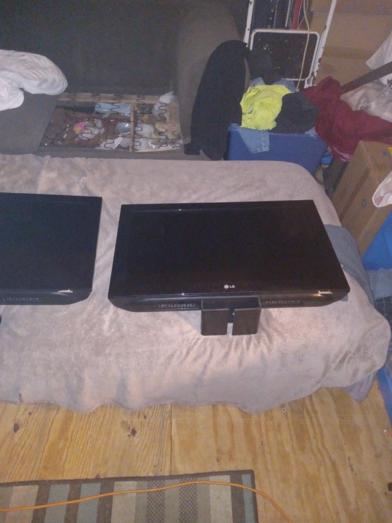 2 32 Inch Tvs