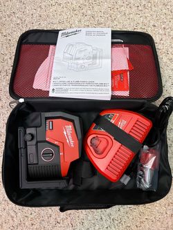 Milwaukee M12 Green 125 ft. Cross Line and Plumb Points Laser Level Kit