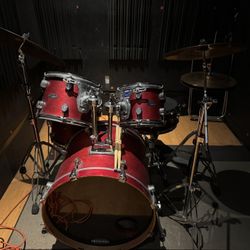 Drums Set In Good Condition