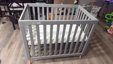 Mini crib