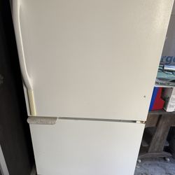 Frigidaire Refrigerator /  Freezer