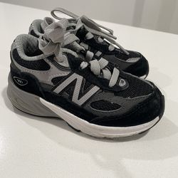 New Balance/ Toddler shoes size 7 black & grey (almost new)