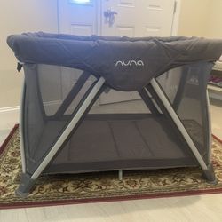 Nuna Crib/ Playpen 
