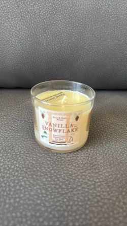 New Bath & Body Works Vanilla Snowflake Single Wick Candle
