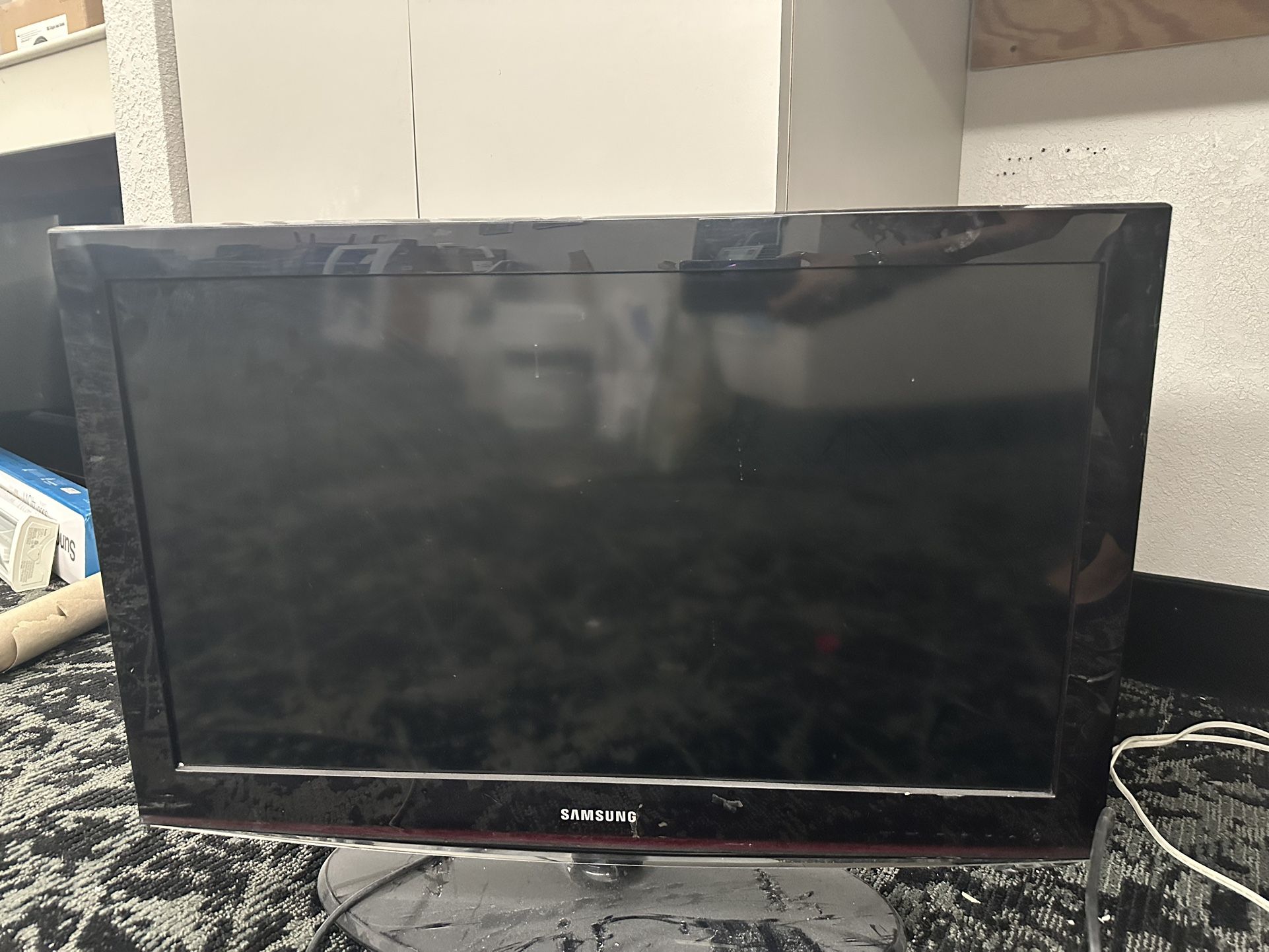 Samsung 32” TV