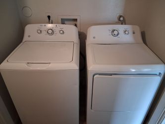 GE
4.0 cu. ft. Top Load Washer and Dryer set White with Stainless Steel Basket, Heavy-Duty Agitator and Water Level Control