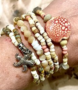 SET OF BEACH THEMED STRETCH BRACELETS