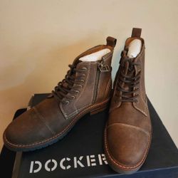 ***BRAND NEW/NEVER WORN*** DOCKERS MEN'S "RAWLS" BOOTS (SIZE 7.5 MENS)