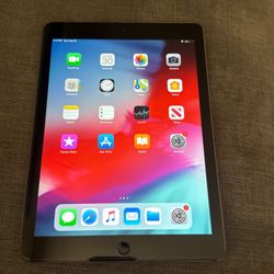 Apple iPad Air MD786CL/B 32gb A1474 iOS 12.5.7 -  9.7 in - Space Gray
