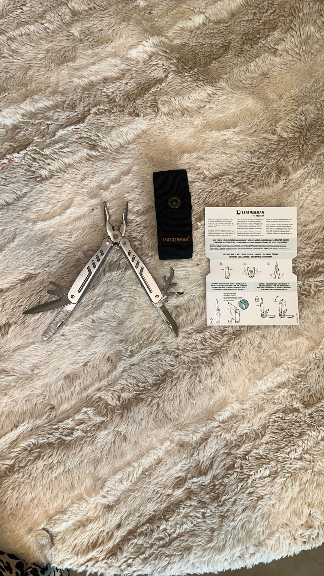 Leatherman Multi-Tool w/ Sheath β Great Condition