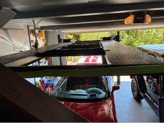 9 Thousand Pound 4 Post Electric/Hydraulic Vehicle Hoist.