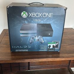 XBOX ONE 1TB Halo 5 Limited Edition Console