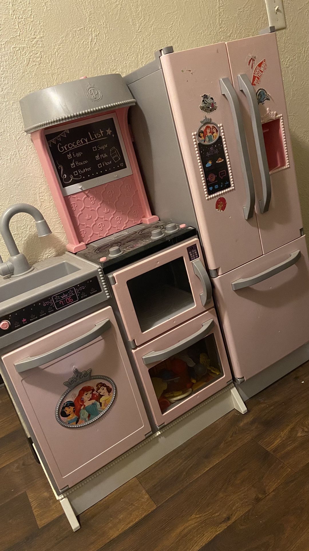 Kids Play Kitchen Set. (girl)