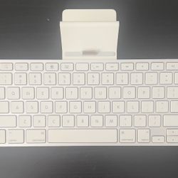 Apple iPad Keyboard Dock