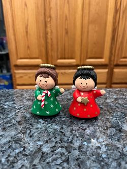 Vintage Hallmark Angel Pair of Salt and Pepper Shakers.  Christmas Theme.  Preowned never used.  Size appropriately 3 inches tall.  Has been on displa