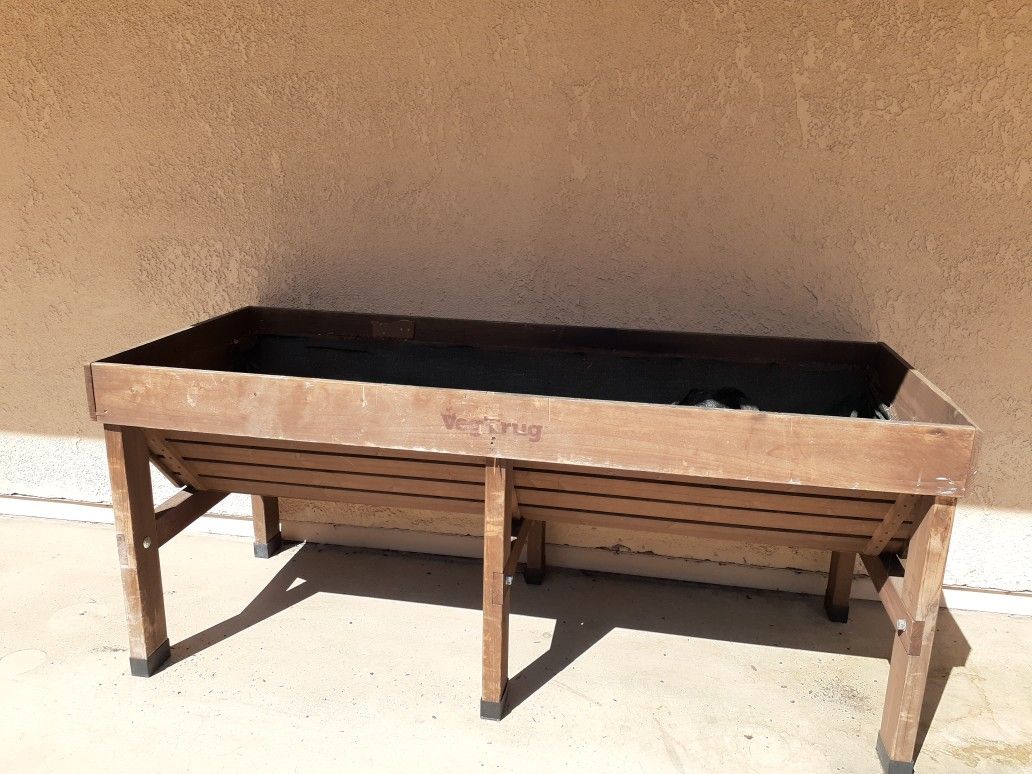 FREE. GRATIS BIG BOX PLANTER