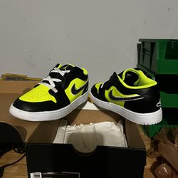 Jordan 1s Kids Size 2.5y