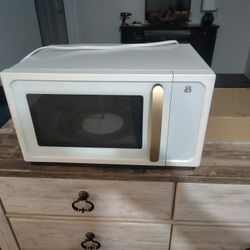 Microwave Like New  30 Dollars