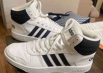 Adidas white sneakers with black stripes #adidas #athletic size 11 men’s used but great condition