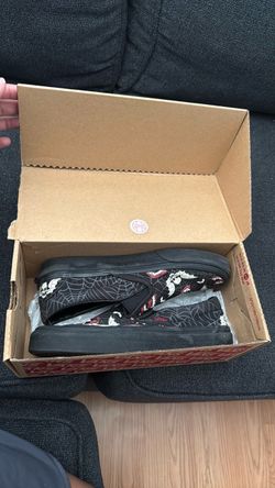 Glow Frights Classic Slip-O Vans  - Women 6