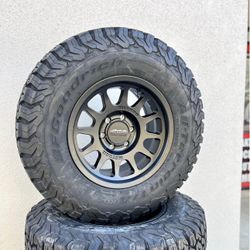 Method MR703 Bead Grip Wheels 17" 6x139.7 W/285/70R17 BFG KO2 Tires Package Deal