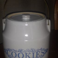 Monmouth Vintage Cookie Jar 