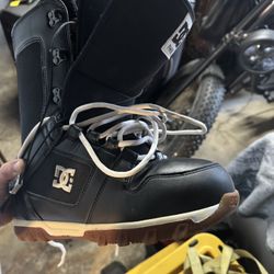 DC SNOWBOARDING BOOTS