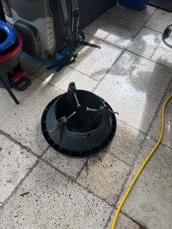 Christmas tree stand for real trees. Soporte para árbol de Navidad