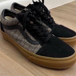 Vans: Suede Sneakers