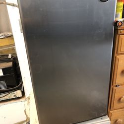 Sanyo Mini Refrigirator