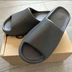 Yeezy Slide Charcoal Gray Size 10