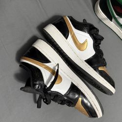 Gold And Black Nike Shoes 